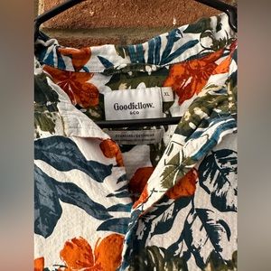 Men’s Button Down Short Sleeved Shirt Sz XL